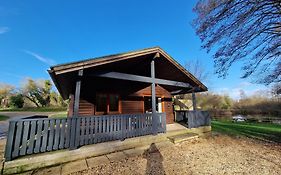 Kingfisher Lodge - Private Hot Tub - Infrared Sauna - Dog Friendly